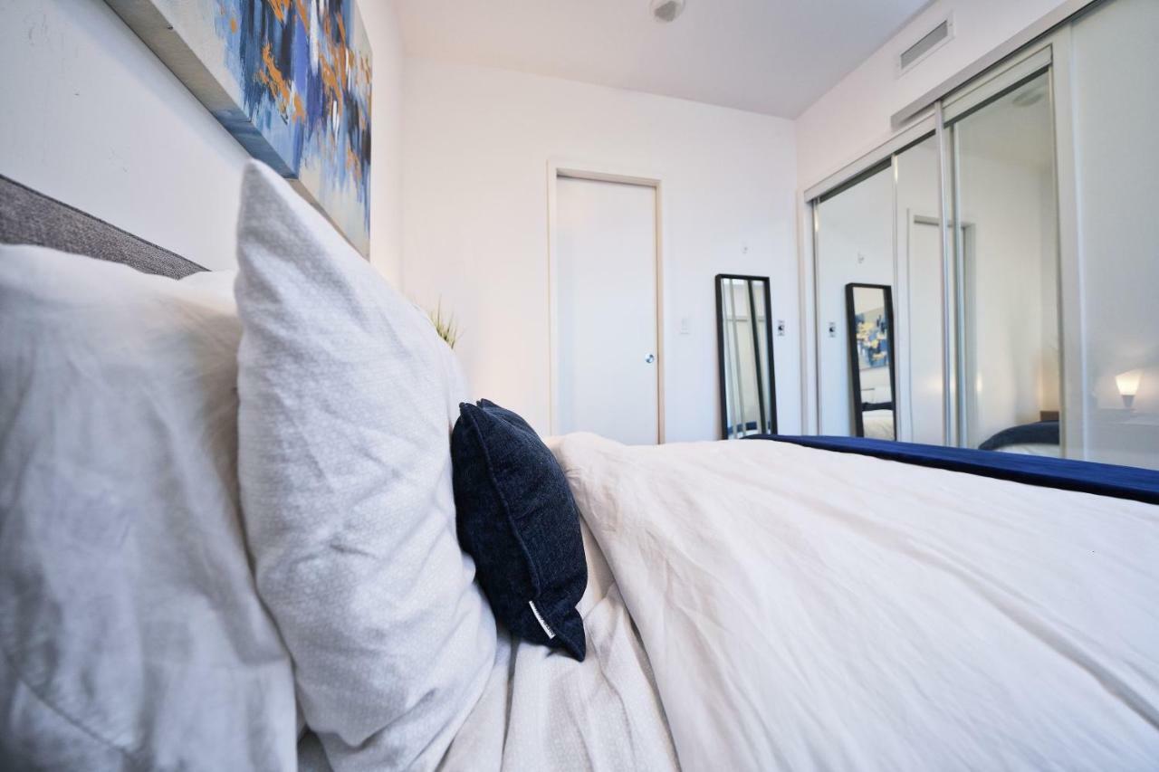 The York Boutique Suites Торонто Екстериор снимка