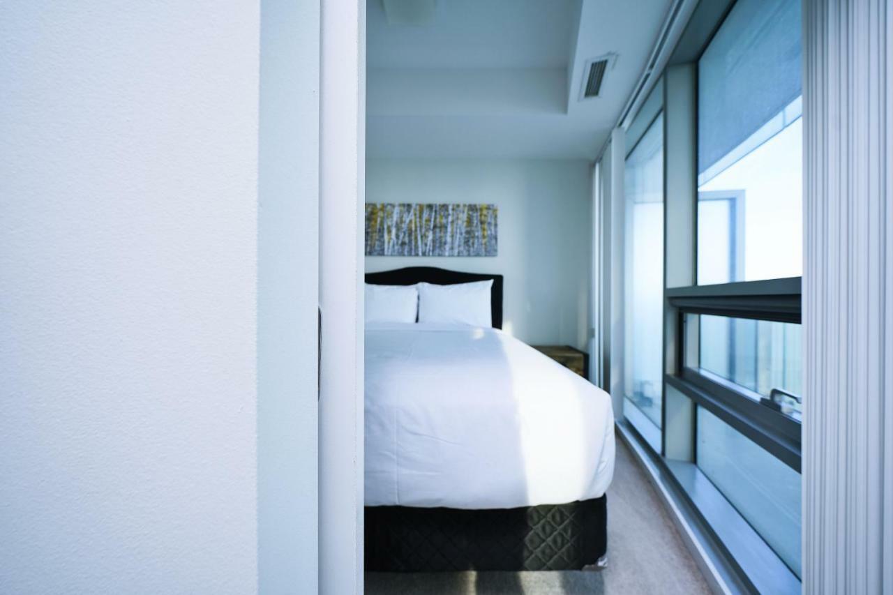 The York Boutique Suites Торонто Екстериор снимка