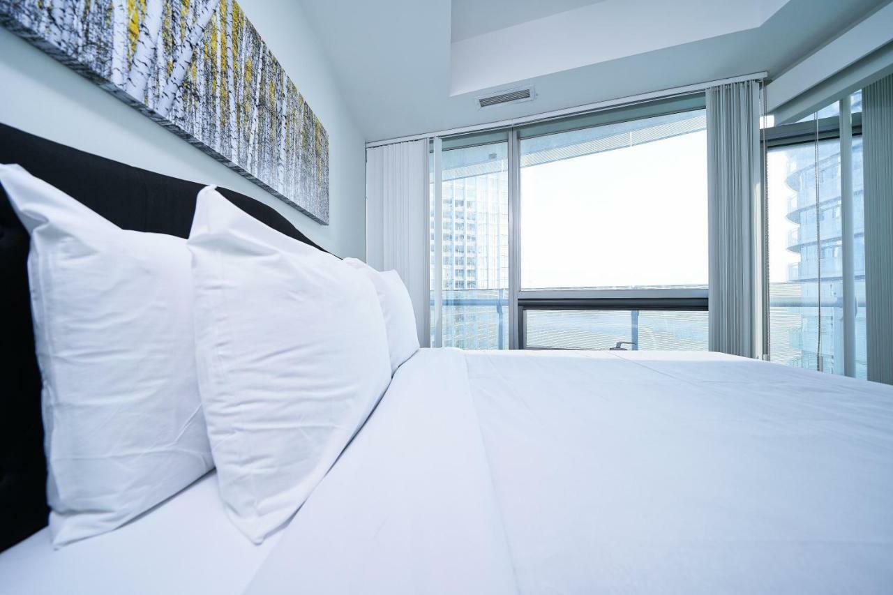 The York Boutique Suites Торонто Екстериор снимка