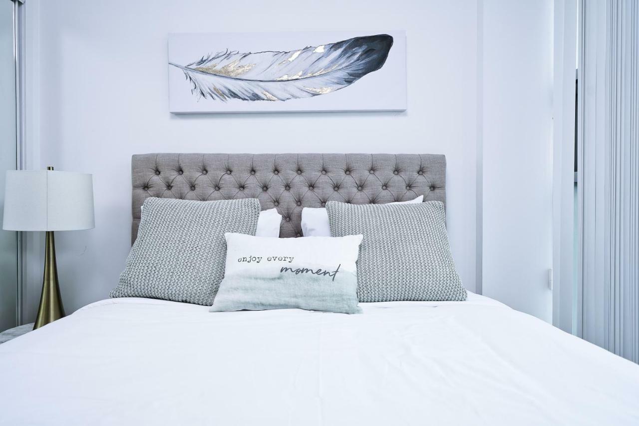 The York Boutique Suites Торонто Екстериор снимка