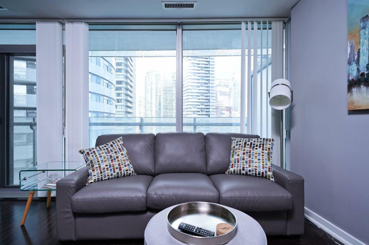 The York Boutique Suites Торонто Екстериор снимка